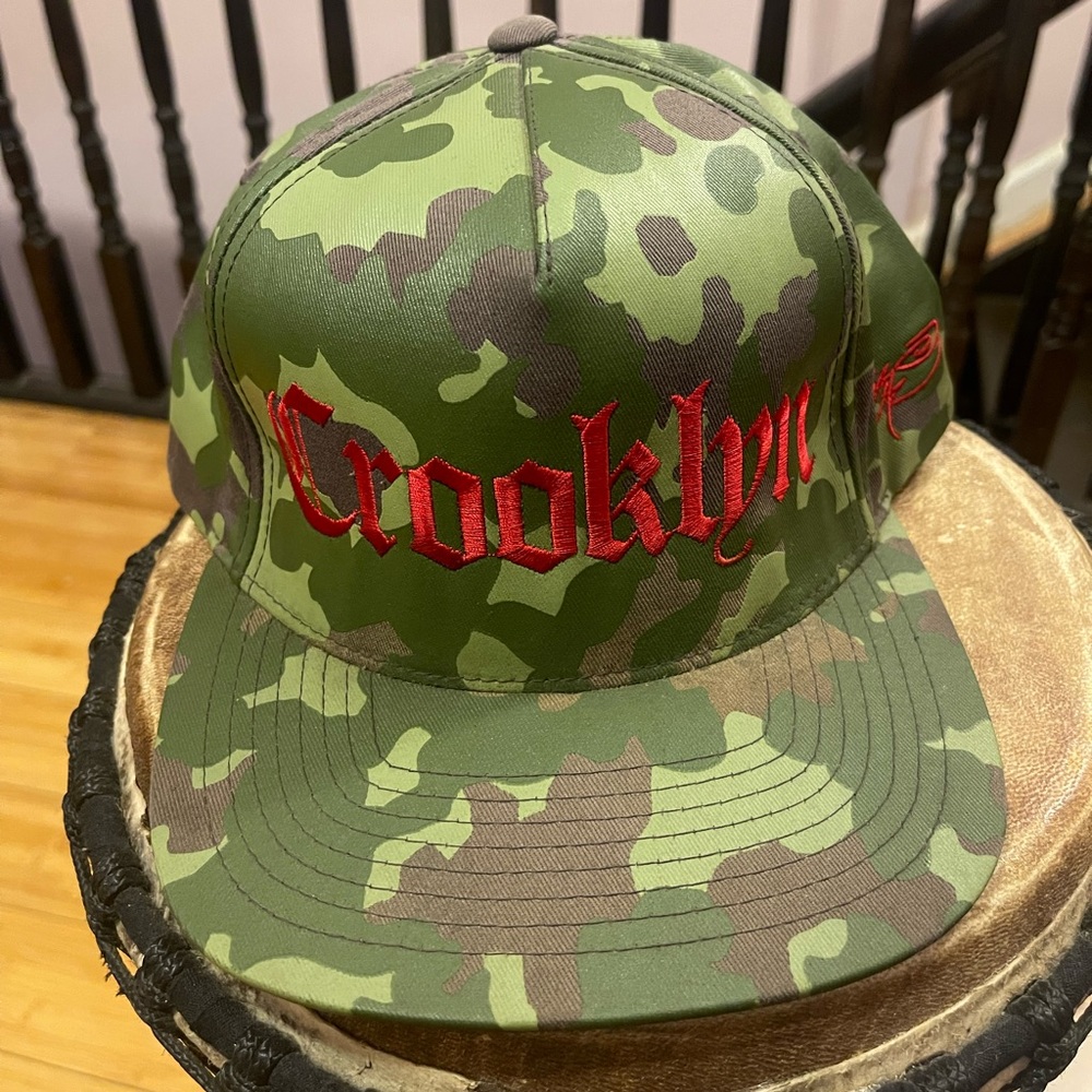 Camo Crooklyn snap back. Good condition